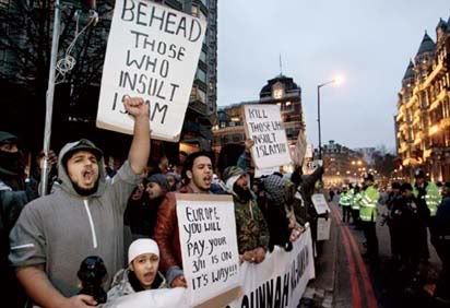 Forum Image: http://i306.photobucket.com/albums/nn242/Stenta56/postedonsites/londonmuslims1.jpg