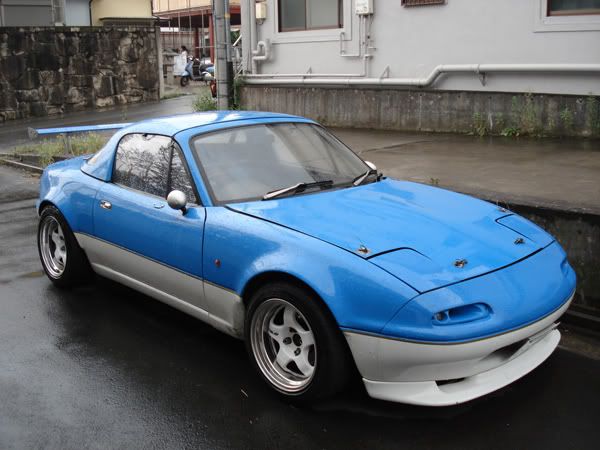 [Immagine: MX5blueMeister.jpg]