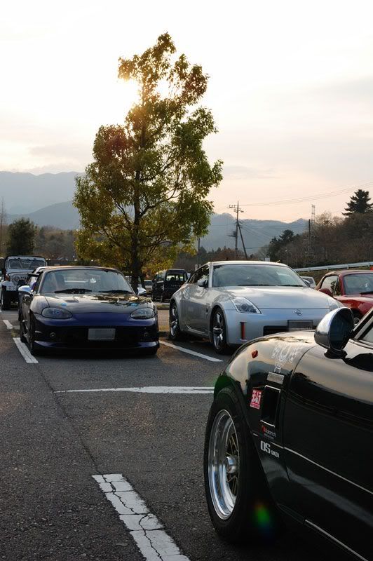 http://i306.photobucket.com/albums/nn244/philrob37/MX5meet14-1.jpg