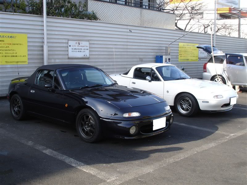 http://i306.photobucket.com/albums/nn244/philrob37/MX5meet20.jpg