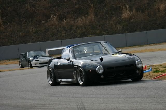 http://i306.photobucket.com/albums/nn244/philrob37/MX5pitcrewtrack.jpg