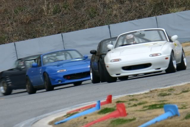 http://i306.photobucket.com/albums/nn244/philrob37/MX5trackday.jpg