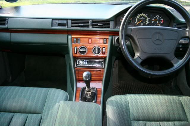 w124interior_zps4fb83f0b.jpg