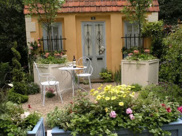 French Inspired Courtyard Garden Photo by fairweatherlewis 