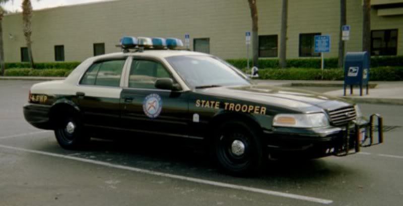 http://i306.photobucket.com/albums/nn255/oldrangerbob/Powerpoint%20Police%20Cars/FHP-DCROWNVICRJ.jpg