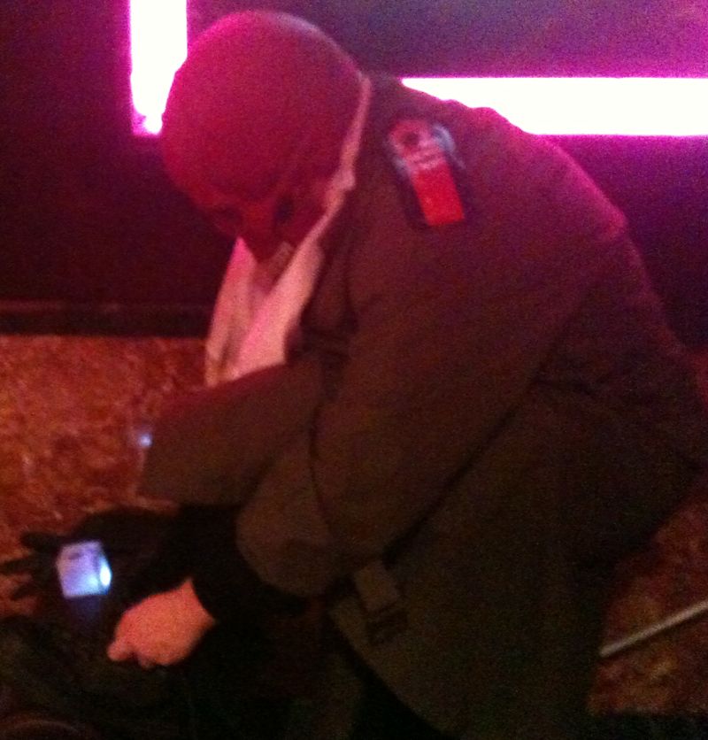 Red Skull ties his shoe