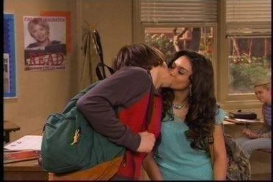 Are+drake+bell+and+miranda+cosgrove+related