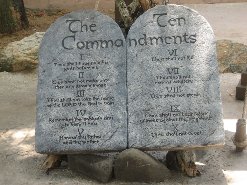 Student Goes On Strike After School Removes Ten Commandments Plaque1024 x 768