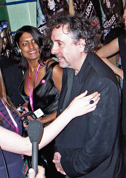 http://i306.photobucket.com/albums/nn241/Helga_Depp/07tim_burton_nme1.jpg