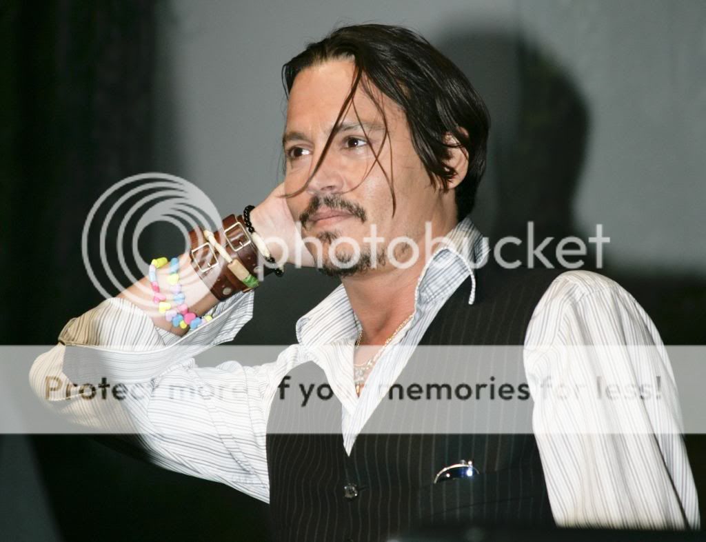 http://i306.photobucket.com/albums/nn241/Helga_Depp/20090723comicconcc02.jpg