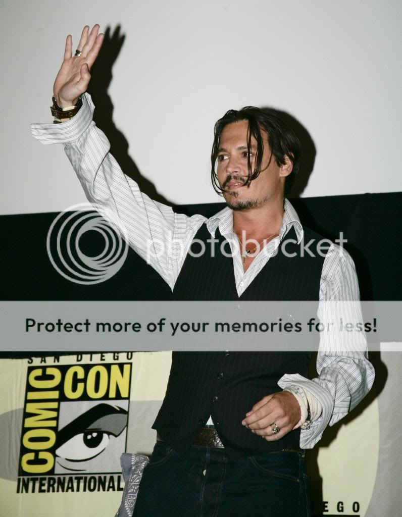 http://i306.photobucket.com/albums/nn241/Helga_Depp/20090723comicconcc03.jpg