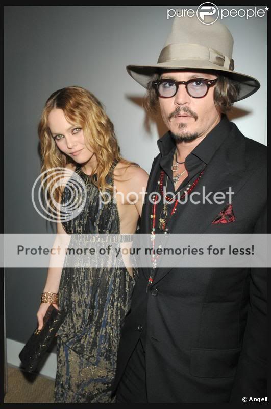 http://i306.photobucket.com/albums/nn241/Helga_Depp/413069-vanessa-paradis-et-johnny-de.jpg