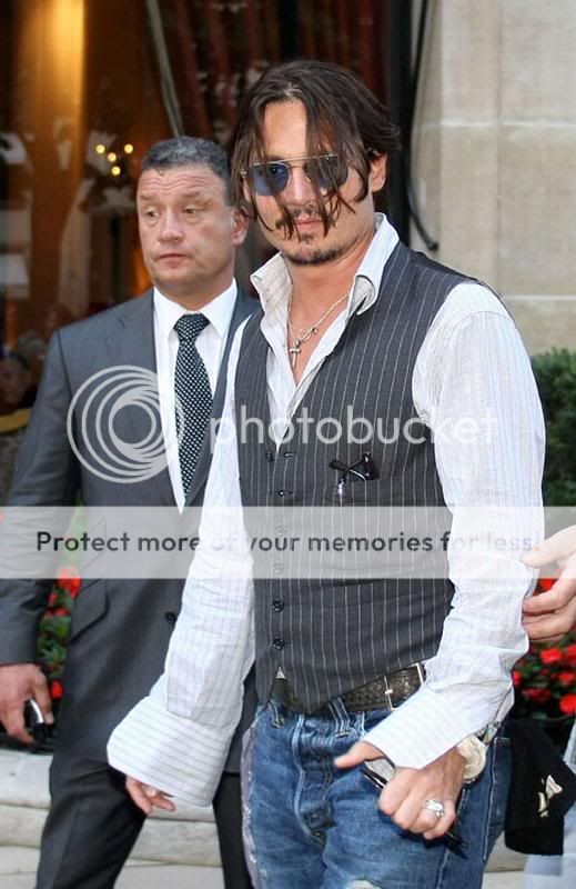 http://i306.photobucket.com/albums/nn241/Helga_Depp/Paris_2009_07_01.jpg