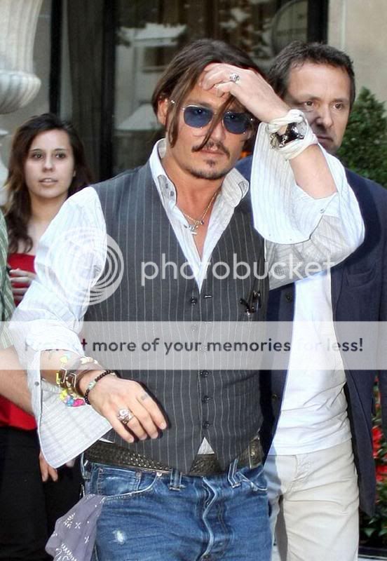 http://i306.photobucket.com/albums/nn241/Helga_Depp/Paris_2009_07_02.jpg