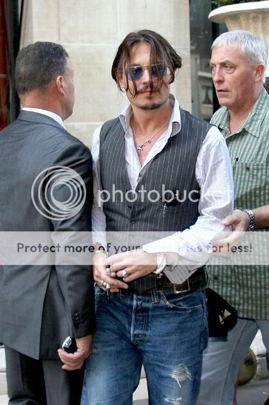 http://i306.photobucket.com/albums/nn241/Helga_Depp/Paris_2009_07_03.jpg