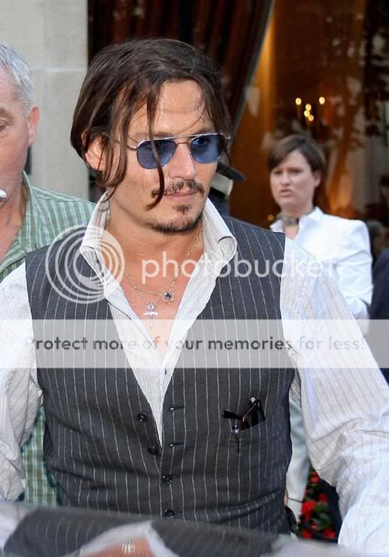 http://i306.photobucket.com/albums/nn241/Helga_Depp/Paris_2009_07_04.jpg