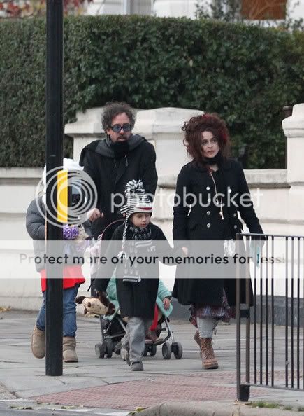 http://i306.photobucket.com/albums/nn241/Helga_Depp/TimBurtonHelenaBonhamCarterTimBurtonavgR5vjkVOOl.jpg