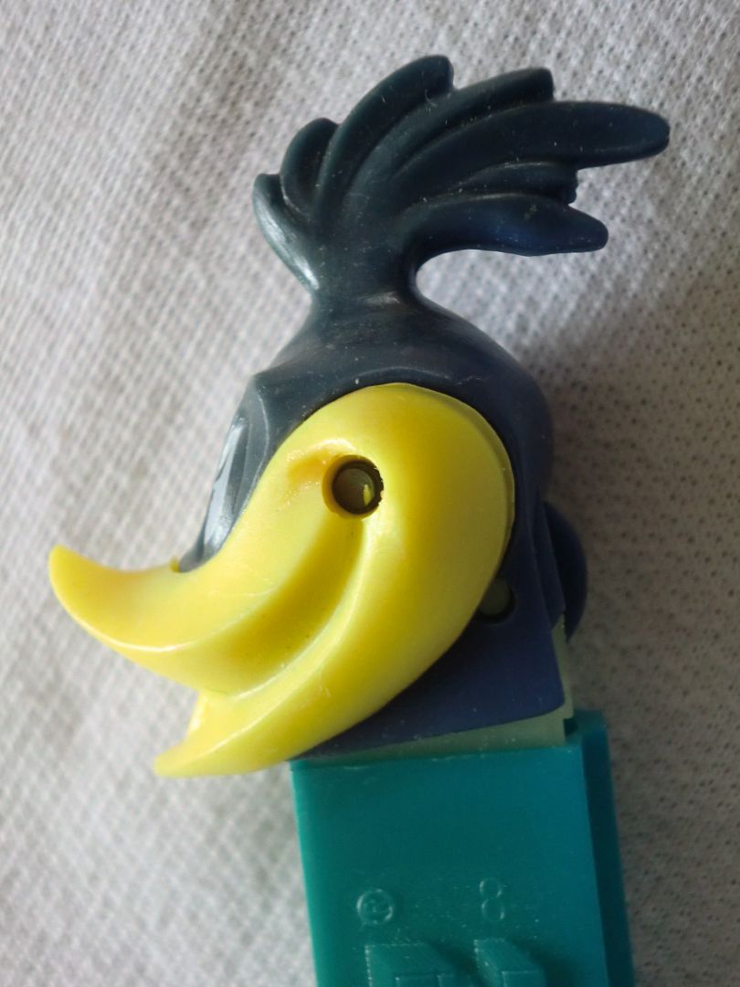 VINTAGE ROAD RUNNER PEZ WITH FEET AUSTRIA BLUE  